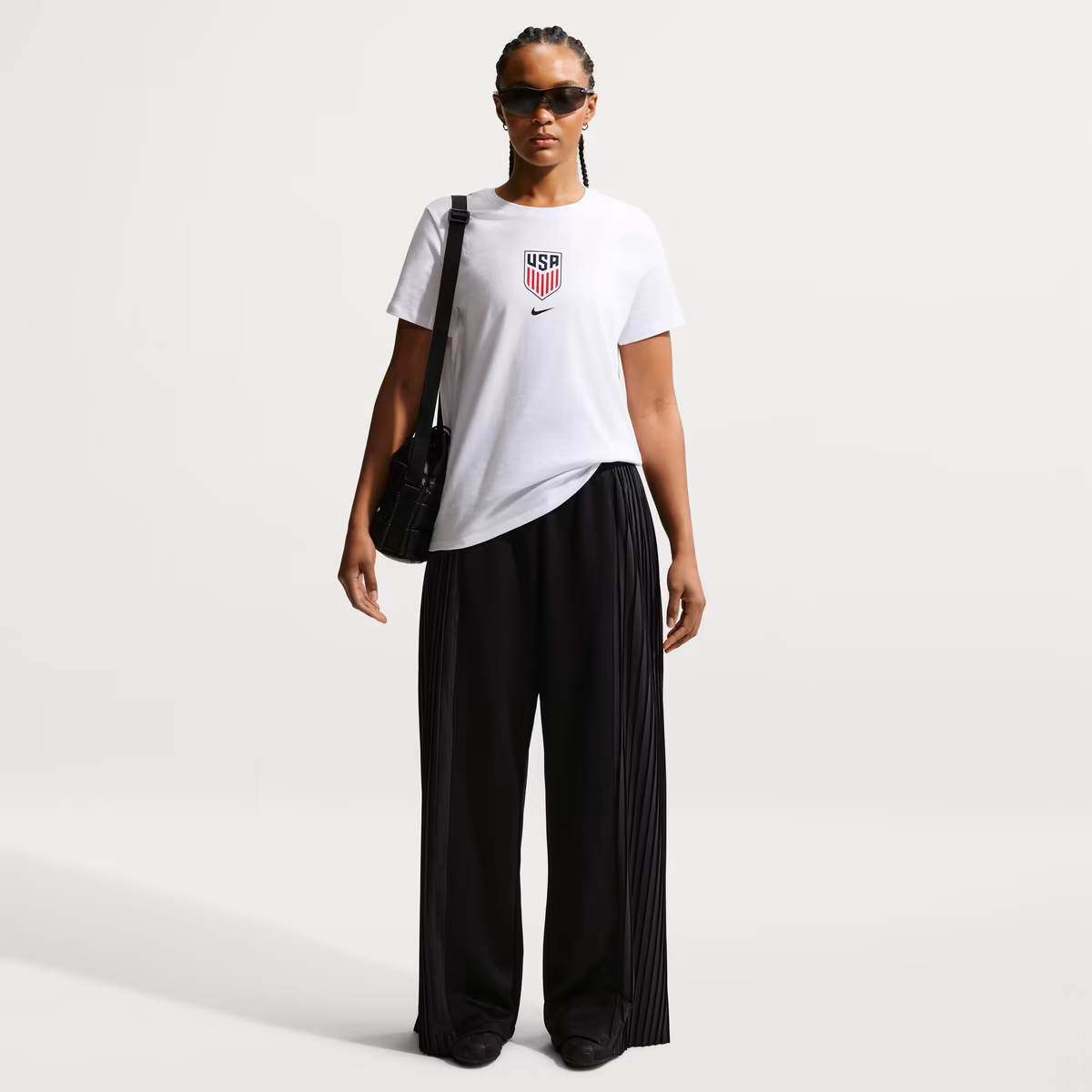Women's Nike White USMNT Crest T-Shirt 1 Women's Nike White USMNT Crest T-Shirt