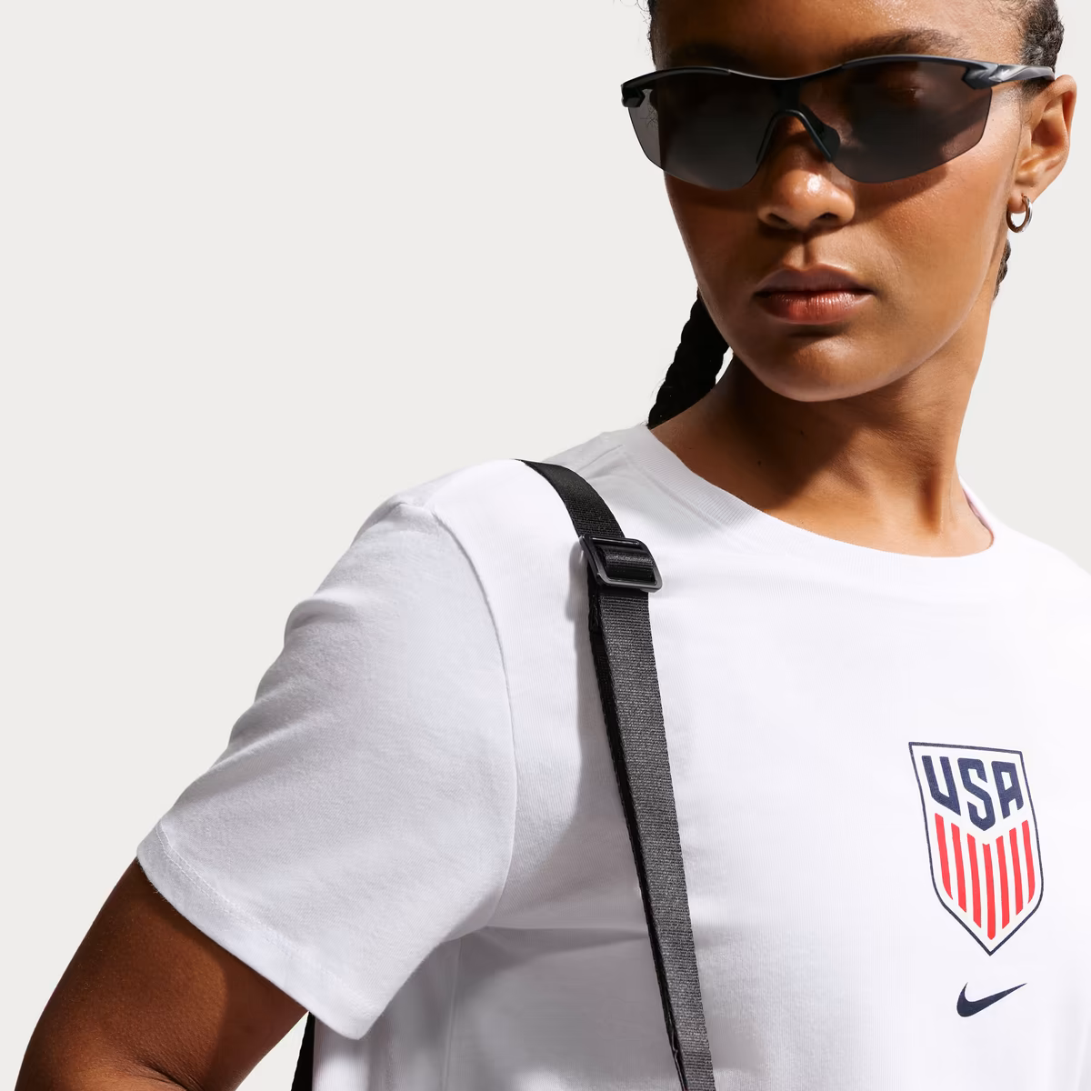 Women's Nike White USMNT Crest T-Shirt 5 Women's Nike White USMNT Crest T-Shirt